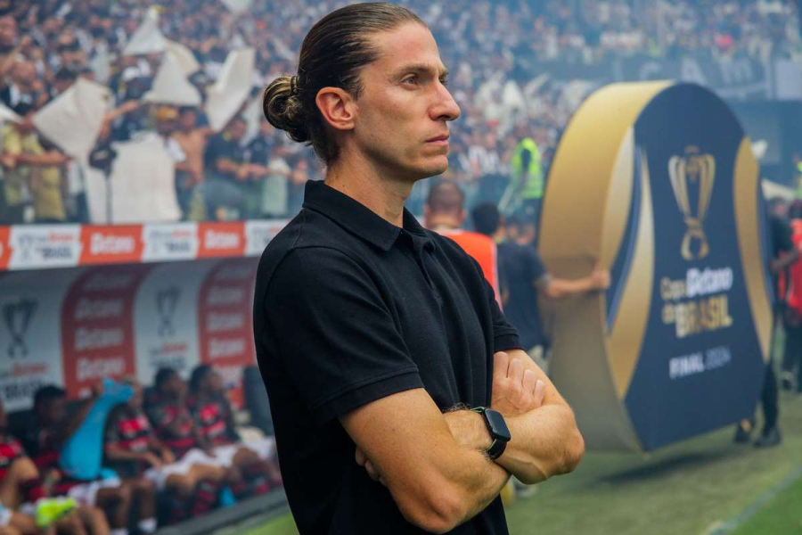 Renovação de Filipe Luís com o Flamengo entra em reta decisiva, mas impasse financeiro persiste