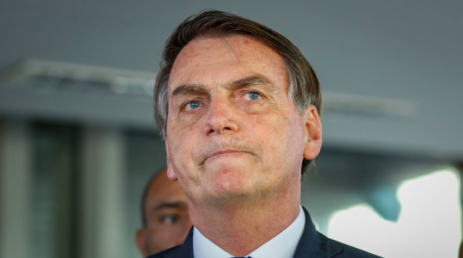 Bolsonaro passa por terceiro procedimento para conter crises de soluços