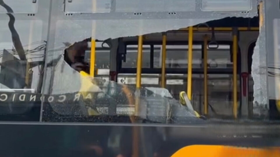 Terror no BRT: passageiro morre baleado dentro de ônibus articulado